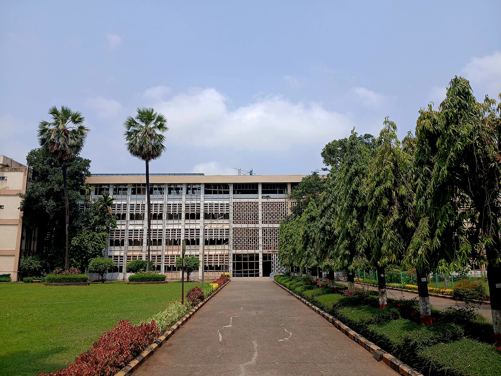 IIT Bombay Main Building — SINE's Y-Point Fund first close was announced from here on 25 July.